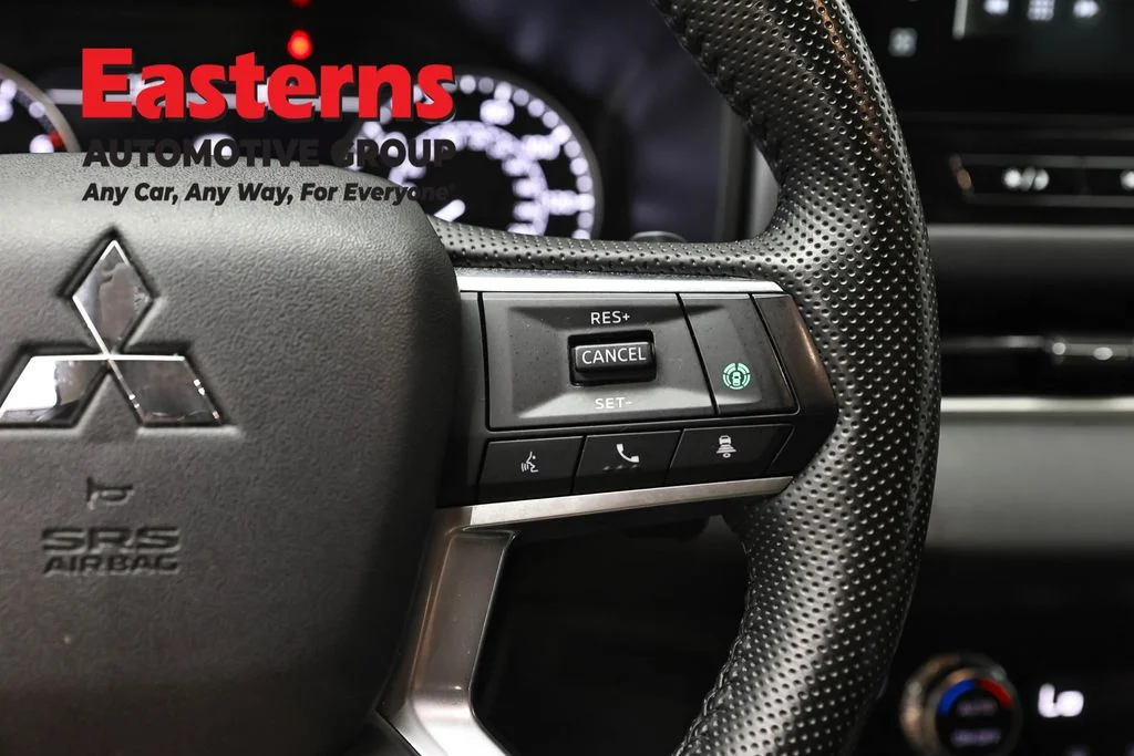 Used 2025 Black Mitsubishi SE image 16