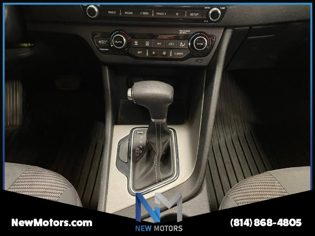 Used 2020 Silky Silver Kia LX image 11