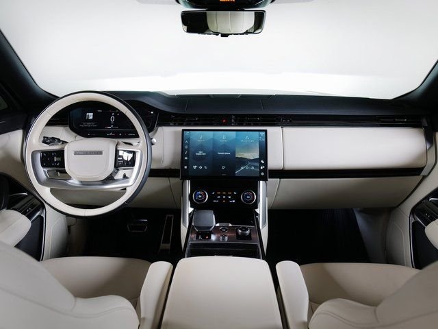 Certified Used 2023 Ostuni White Pearl Land Rover SE image 4