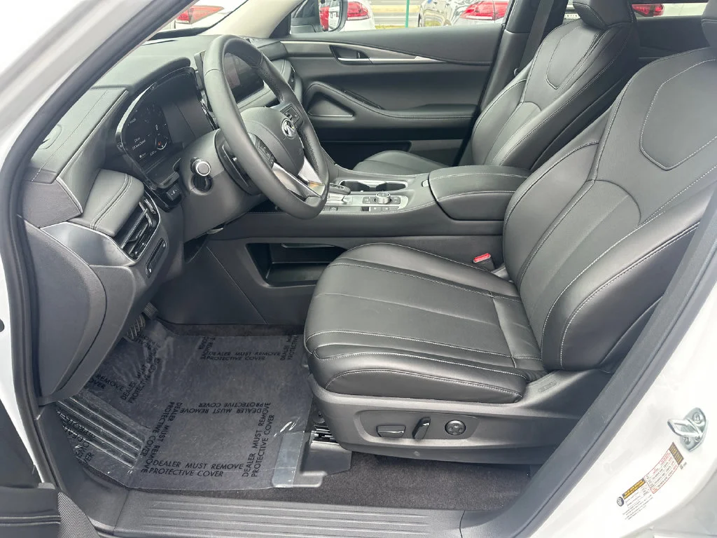 Certified Used 2026 White INFINITI PURE image 9