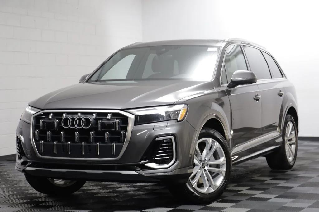 2025 Audi Q7 55 Premium Plus quattro Tiptronic's photo