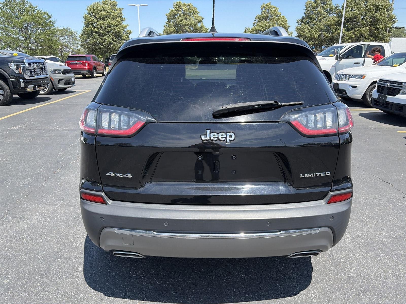 Used 2020 Diamond Black Crystal Pearlcoat Jeep Limited image 8