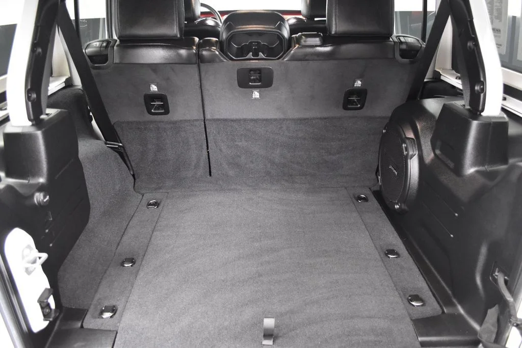Used 2020 White Jeep Unlimited Rubicon image 24