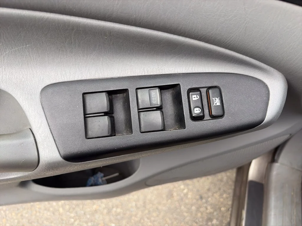 Used 2013 Brown Toyota Base image 18