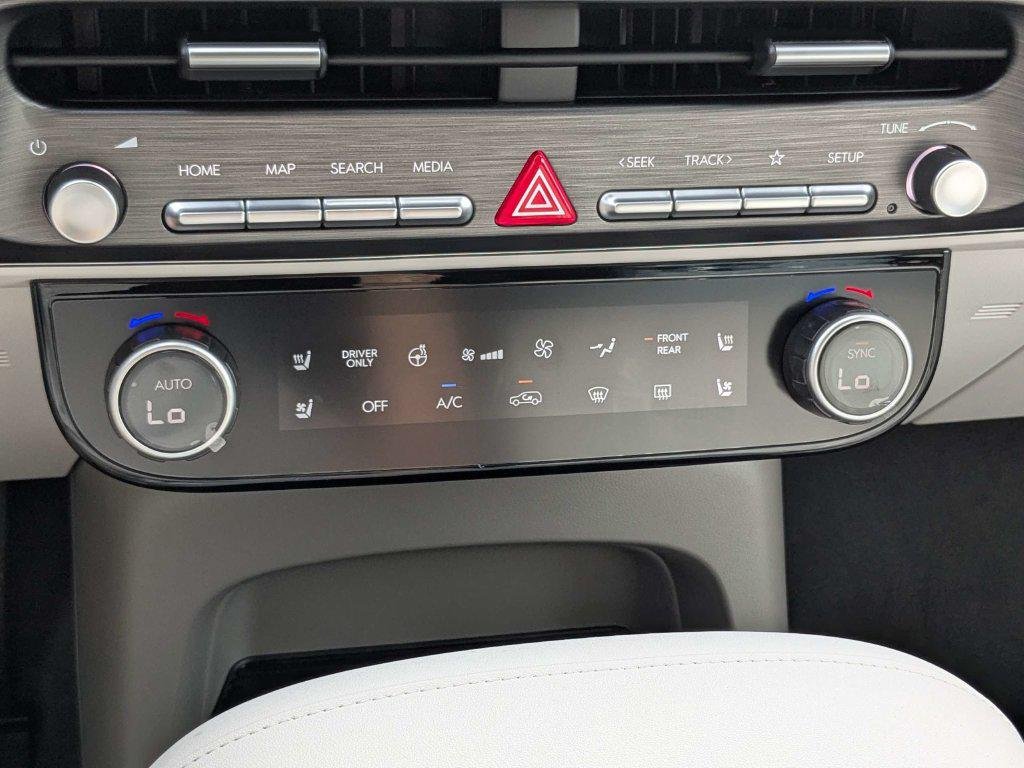 New 2027 Black Hyundai Limited 7P image 23
