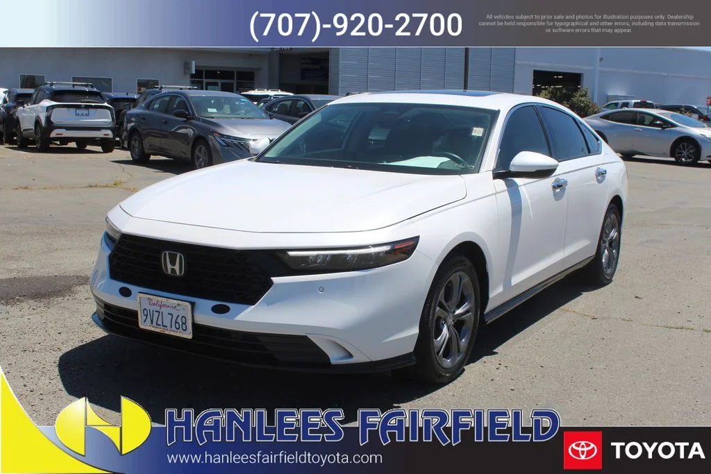 Used 2025 White Honda EX-L image 3