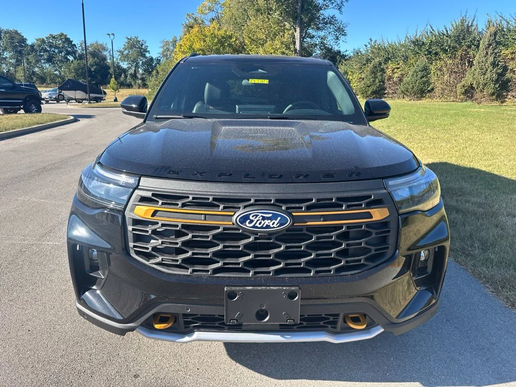 New 2027 Agate Black Metallic Ford Tremor® image 2