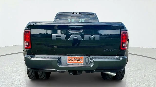 New 2026 Diamond Black Crystal Pearl-Coat Exterior Paint RAM Tradesman image 5