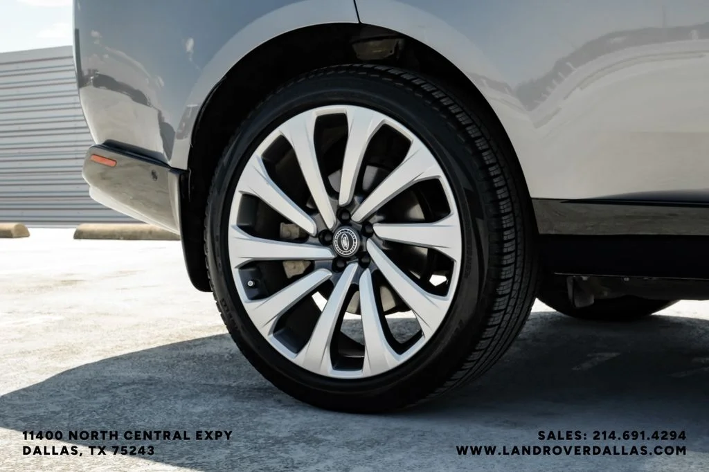 Used 2023 Grey Land Rover SE image 57