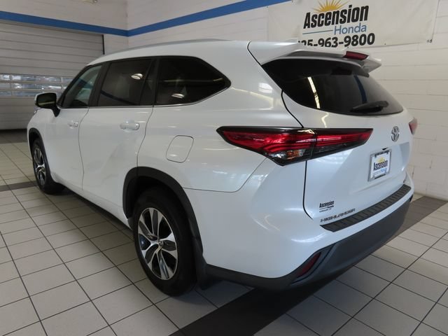 Used 2023 White Toyota XLE image 11