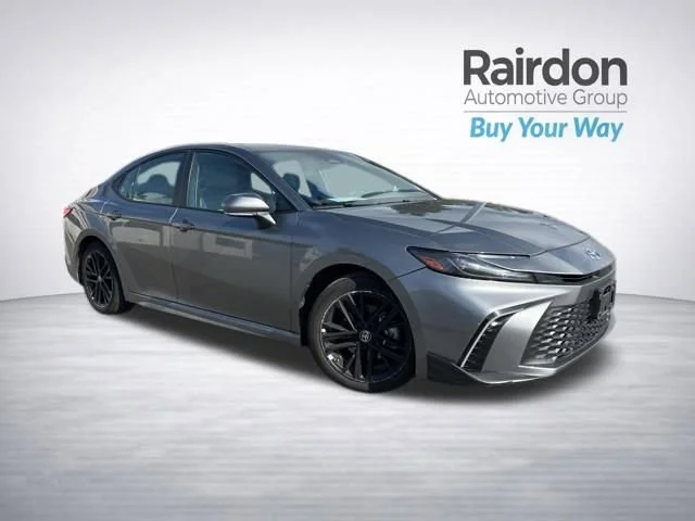 2025 Toyota Camry SE Hybrid's photo