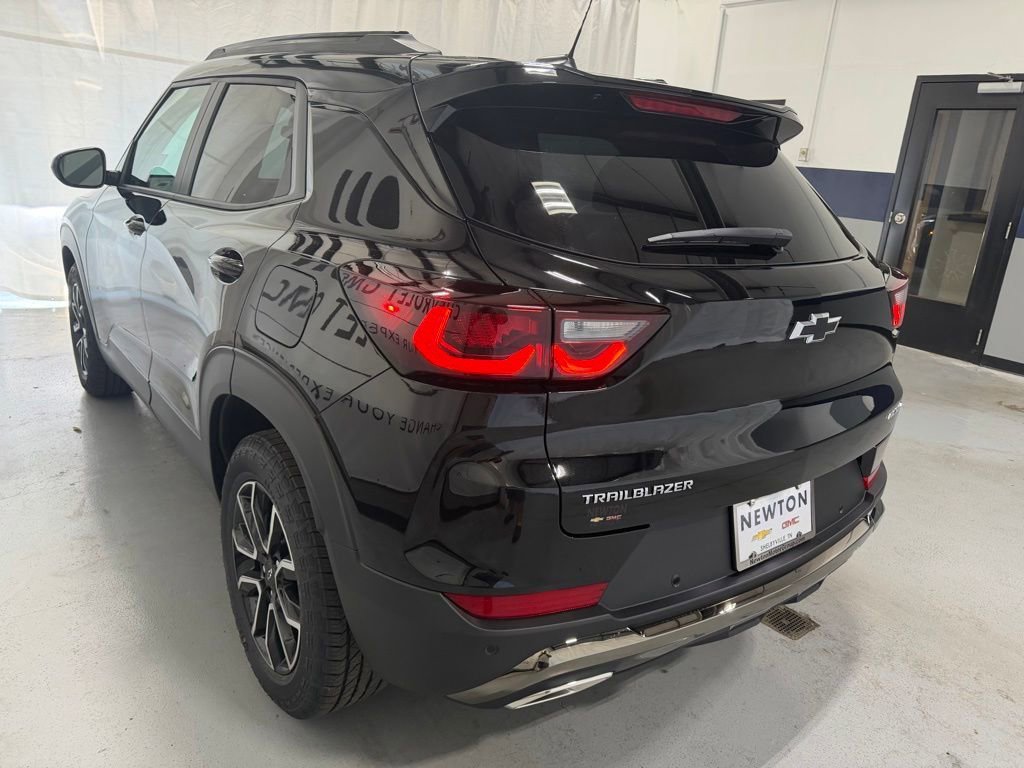 New 2026 Mosaic Black Metallic Chevrolet ACTIV image 34
