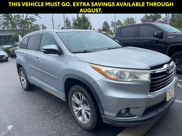Used 2014 Silver Toyota XLE V6 image 1