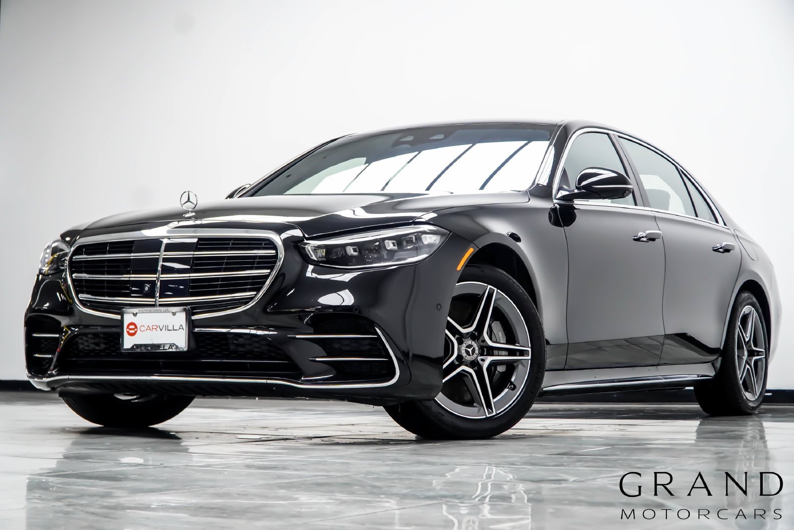 Used 2024 Black Mercedes-Benz S 580e image 1