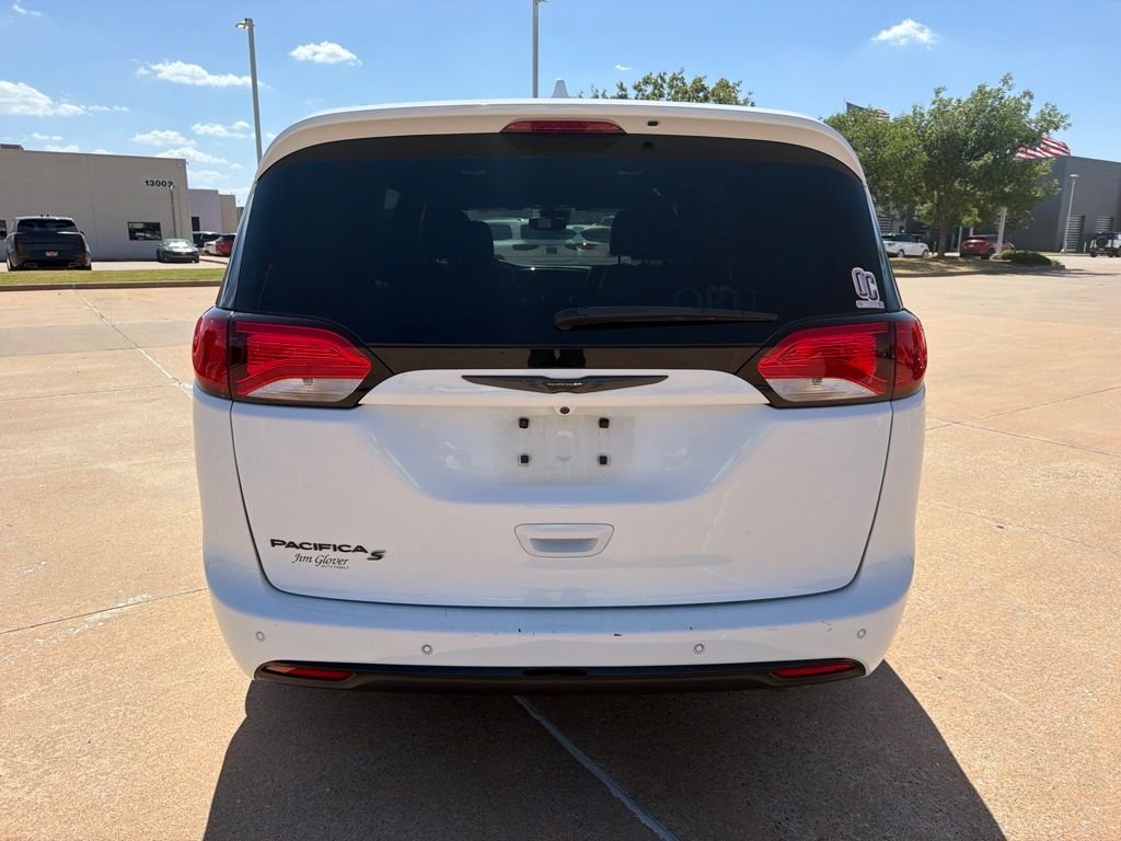Used 2020 White Chrysler Touring L Plus image 3