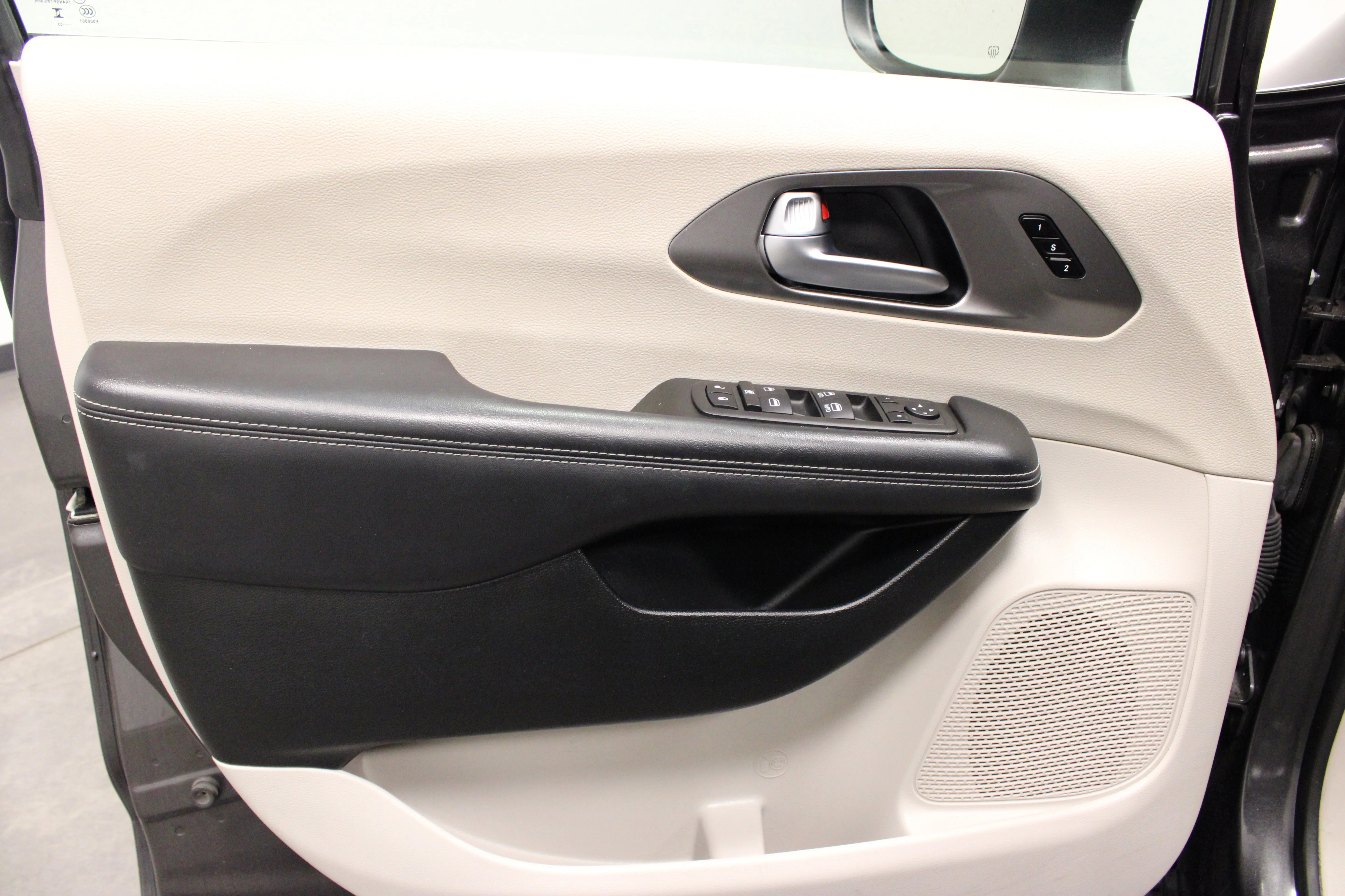 2023 Chrysler Pacifica Touring L - Photo 16