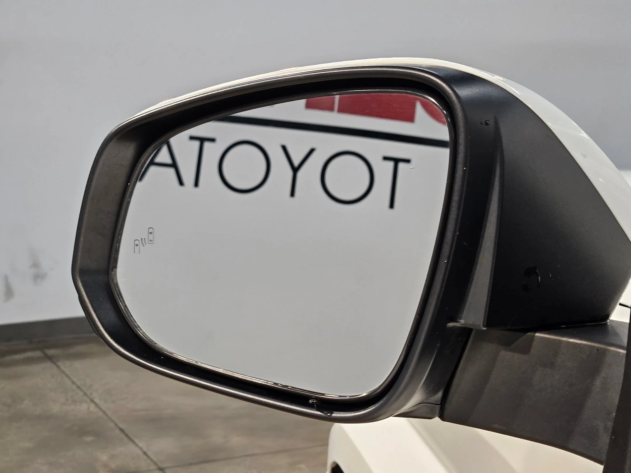 Used 2025 Ice Cap Toyota SR5 image 22