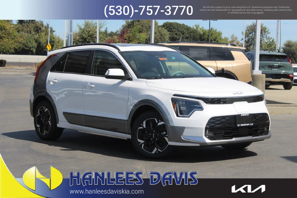 New 2026 White Kia Wave image 1