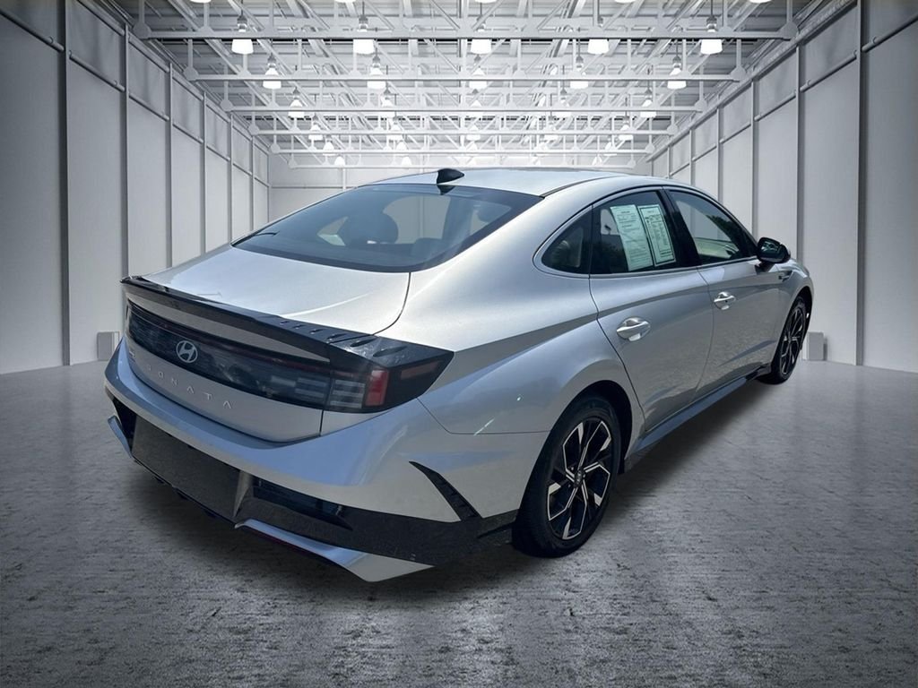 Used 2025 Silver Hyundai SEL image 5