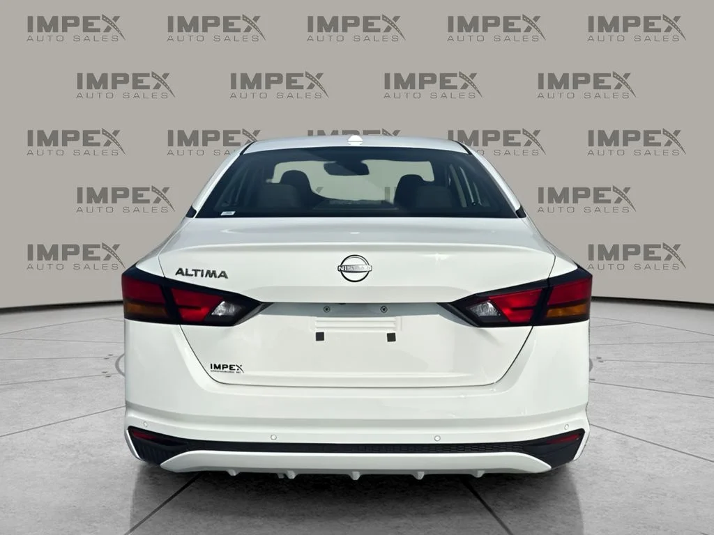 Used 2025 White Nissan 2.5 SV image 4