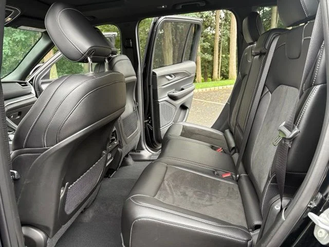 Used 2025 Diamond Black Jeep Altitude X image 10