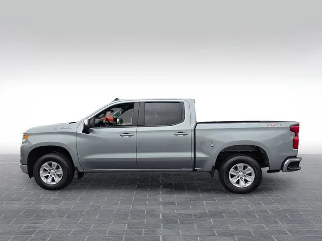 Used 2025 Sterling Gray Metallic Chevrolet LT image 4