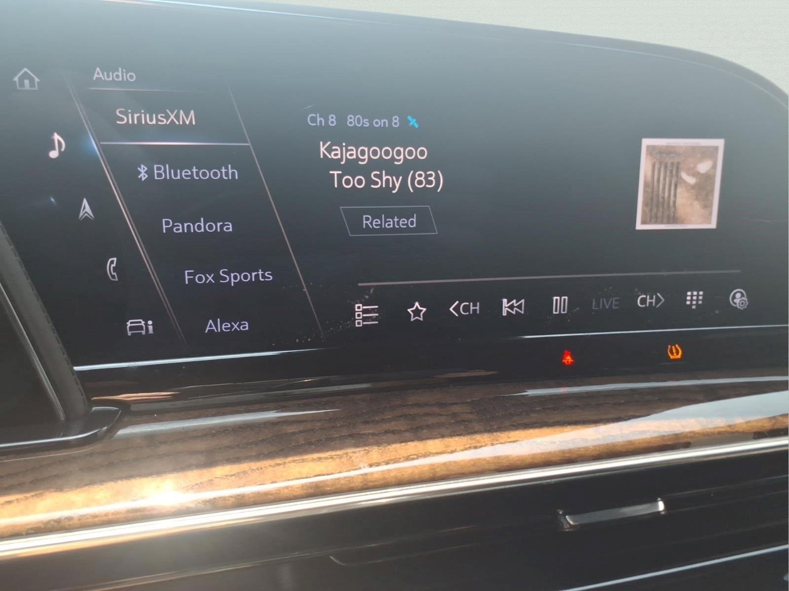Used 2021 CRYSTAL WHITE TRICOAT Cadillac Sport Platinum image 25