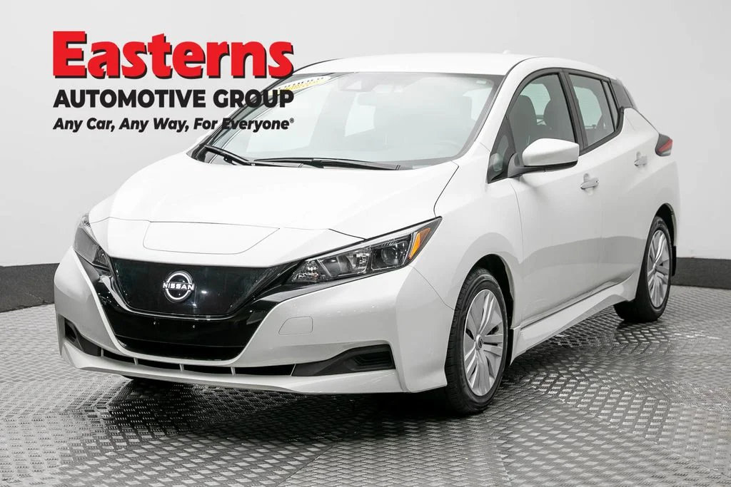 Used 2023 White Nissan S image 1