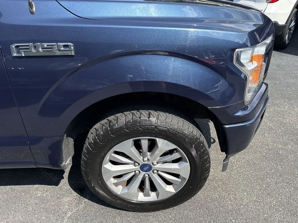 Used 2018 Blue Ford XL image 8