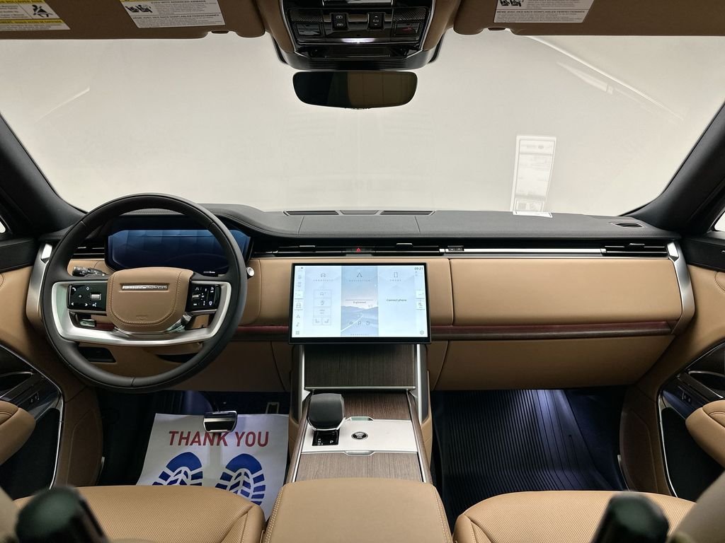 Used 2025  Land Rover SE image 5