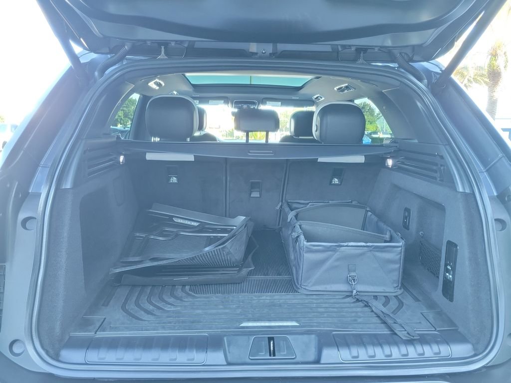Certified Used 2023 Blue Land Rover SE Dynamic image 11