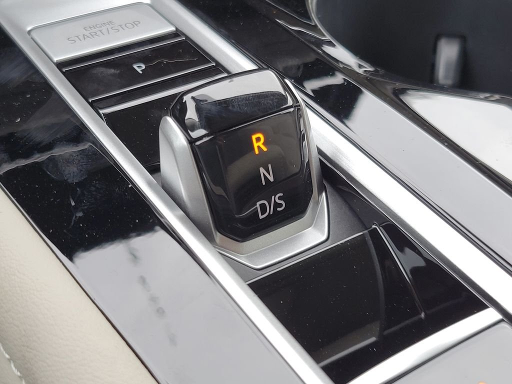 New 2026 White/off-white Volkswagen SE w/Technology image 17