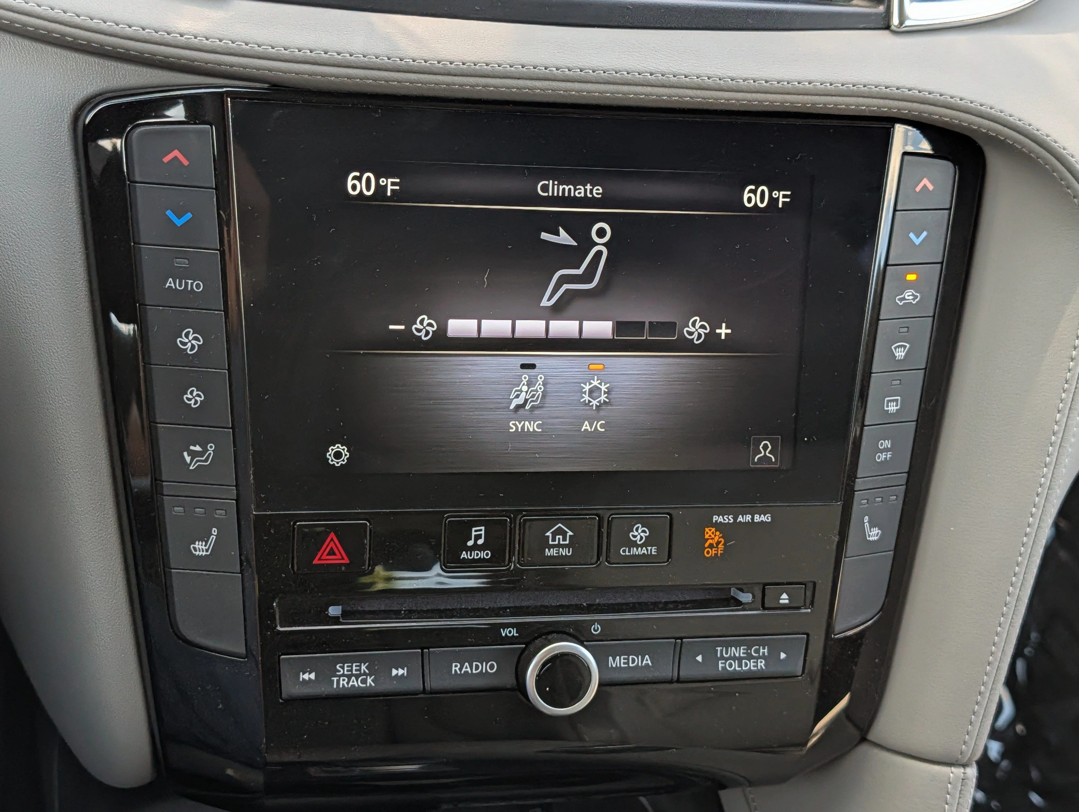 Used 2024 Radiant White INFINITI LUXE image 23