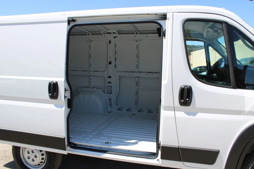 New 2026 Bright White Clear-Coat Exterior Paint Ram Low Roof image 11