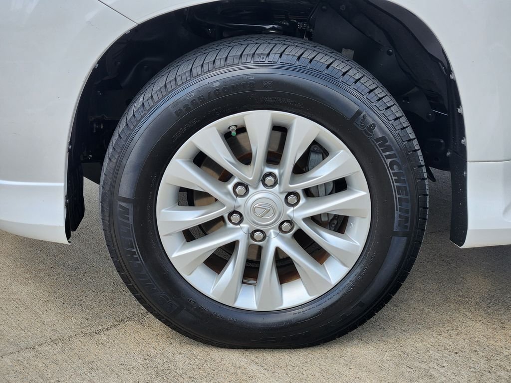 Used 2015 Starfire Pearl Lexus 460 Luxury image 10