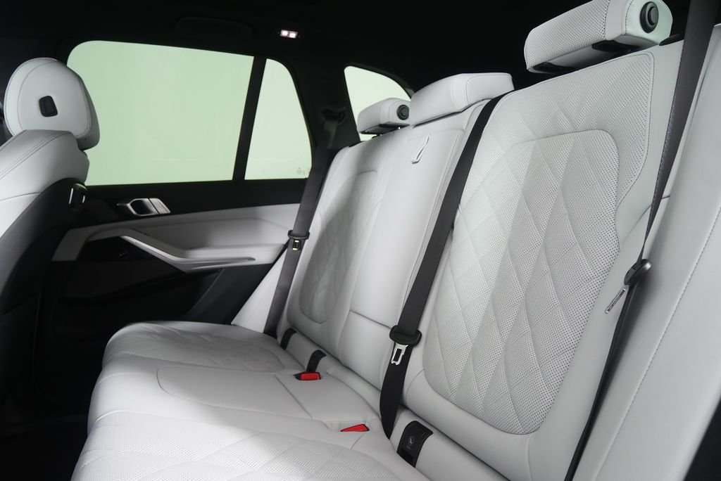 Used 2026 Alpine White BMW xDrive40i image 16