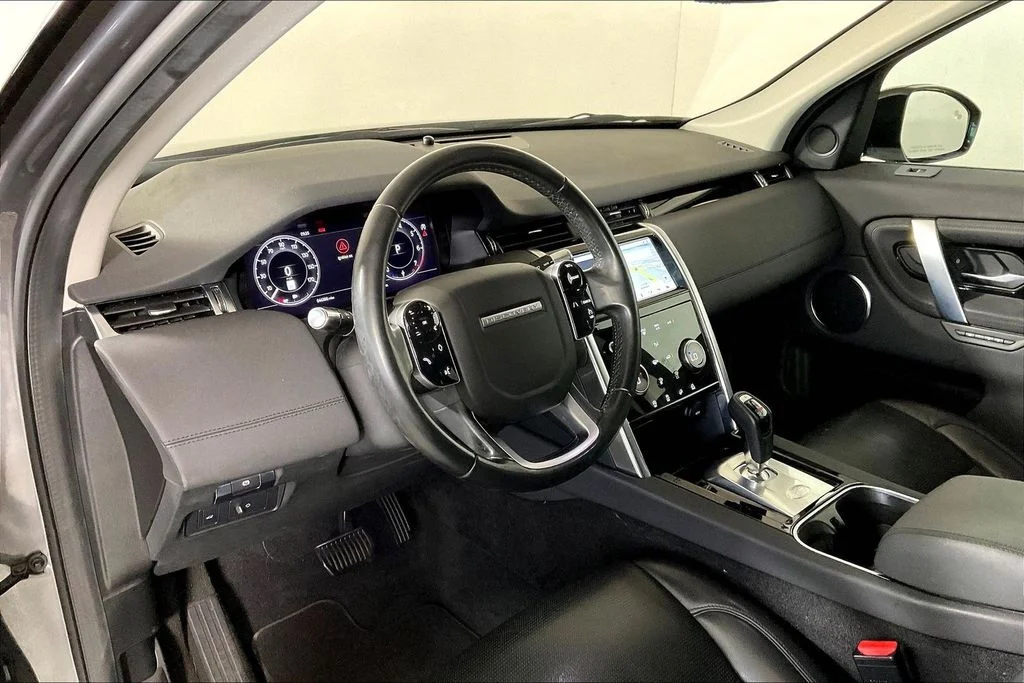 Used 2020  Land Rover SE image 14