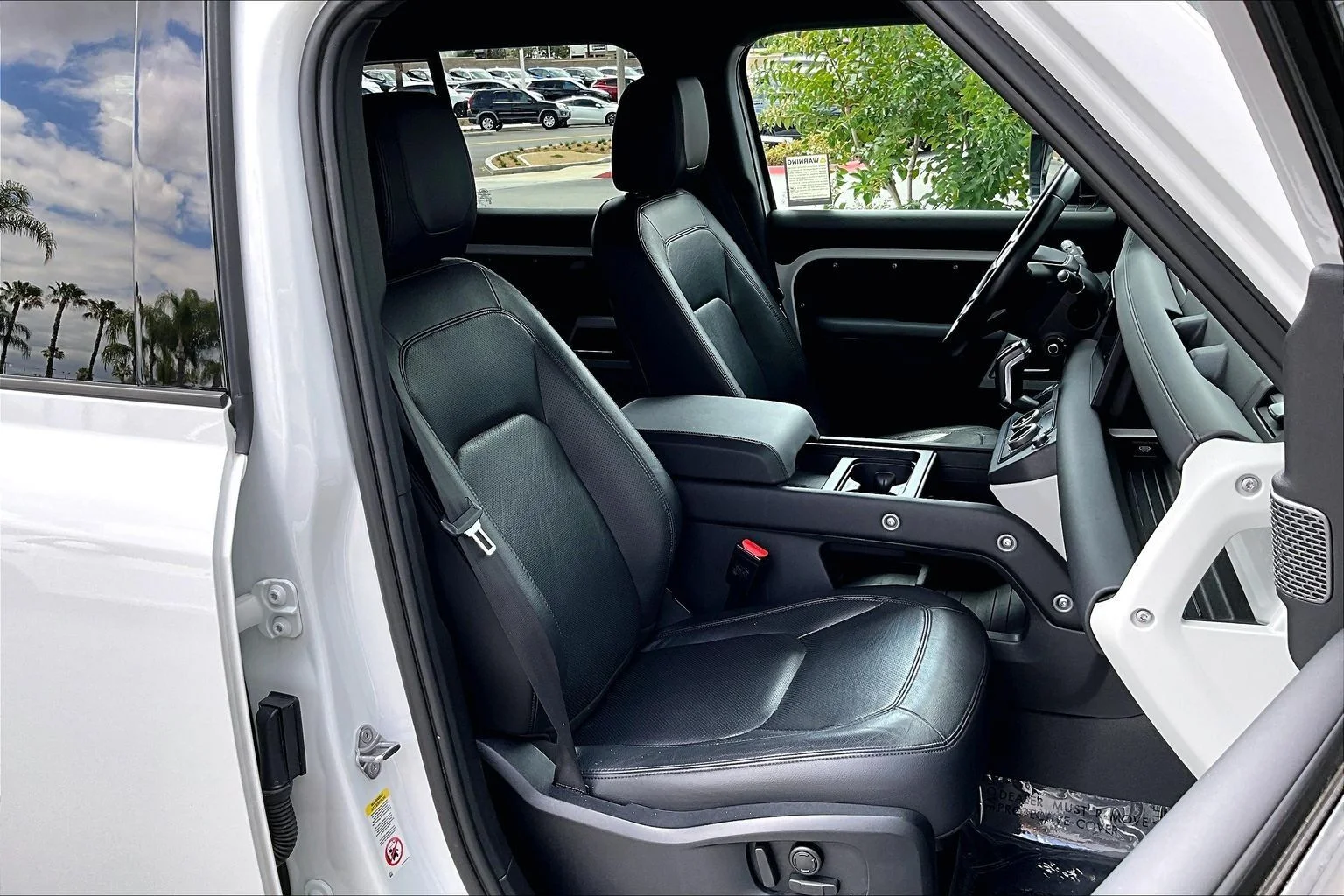 Used 2024 White Land Rover S image 7