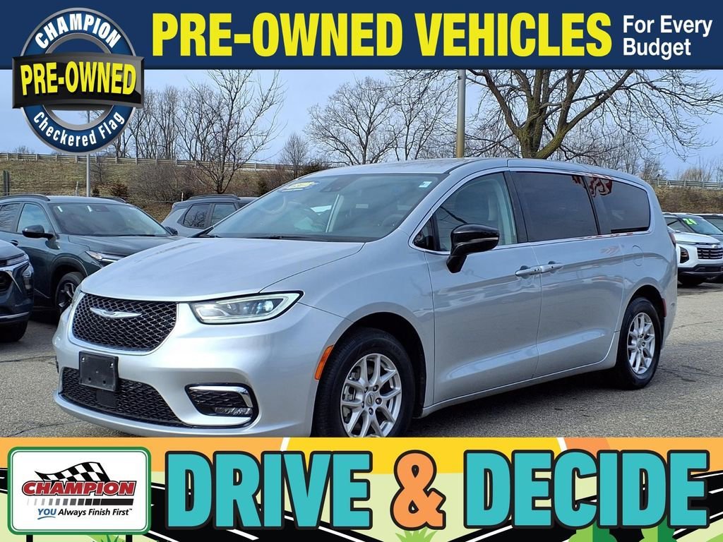 2024 Chrysler Pacifica Touring L's photo