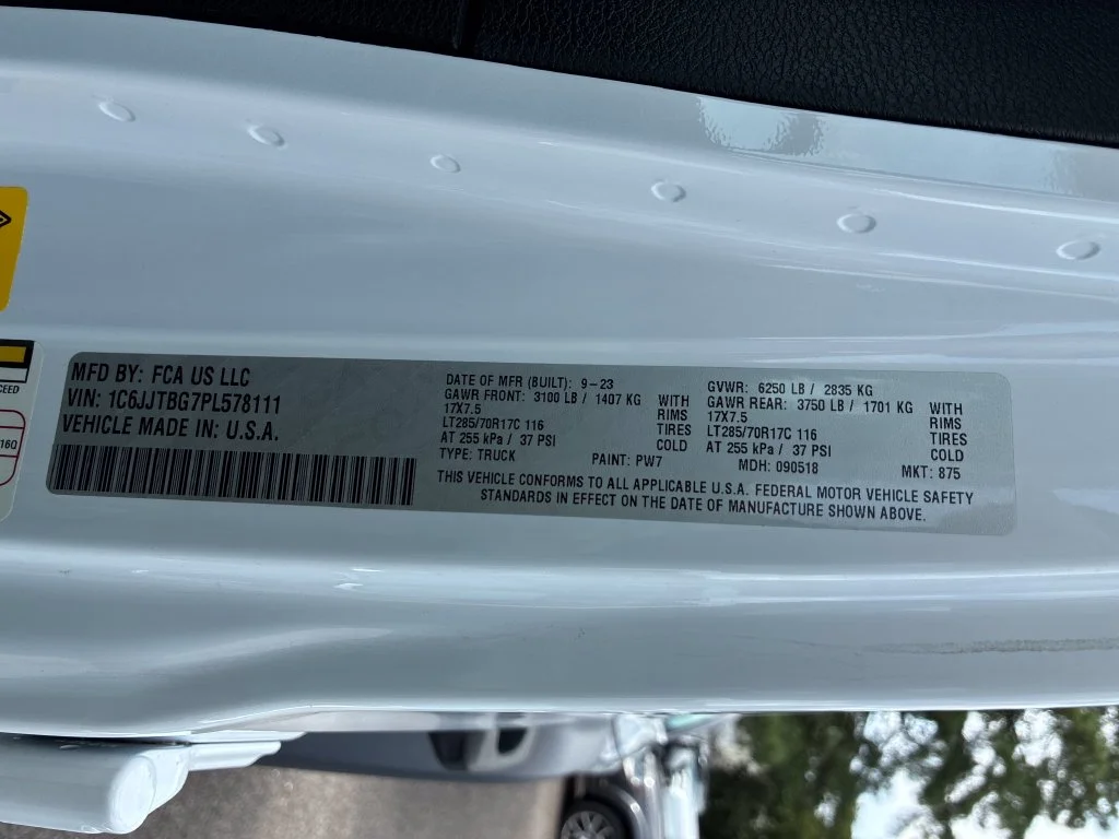 Used 2023 White Jeep Rubicon image 23