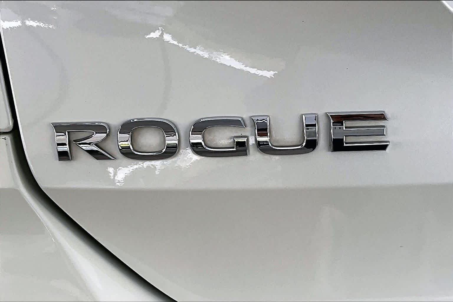 Certified Used 2020 Pearl White Tricoat Nissan SV image 10