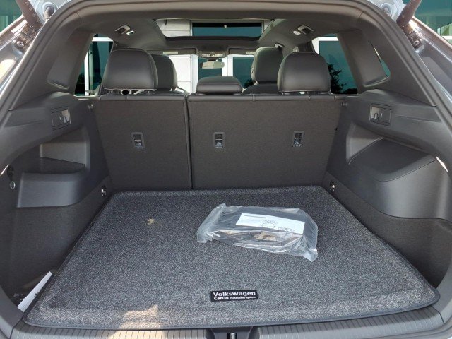 New 2026 Platinum Gray Metallic Volkswagen SE R-Line Black 4Motion image 7
