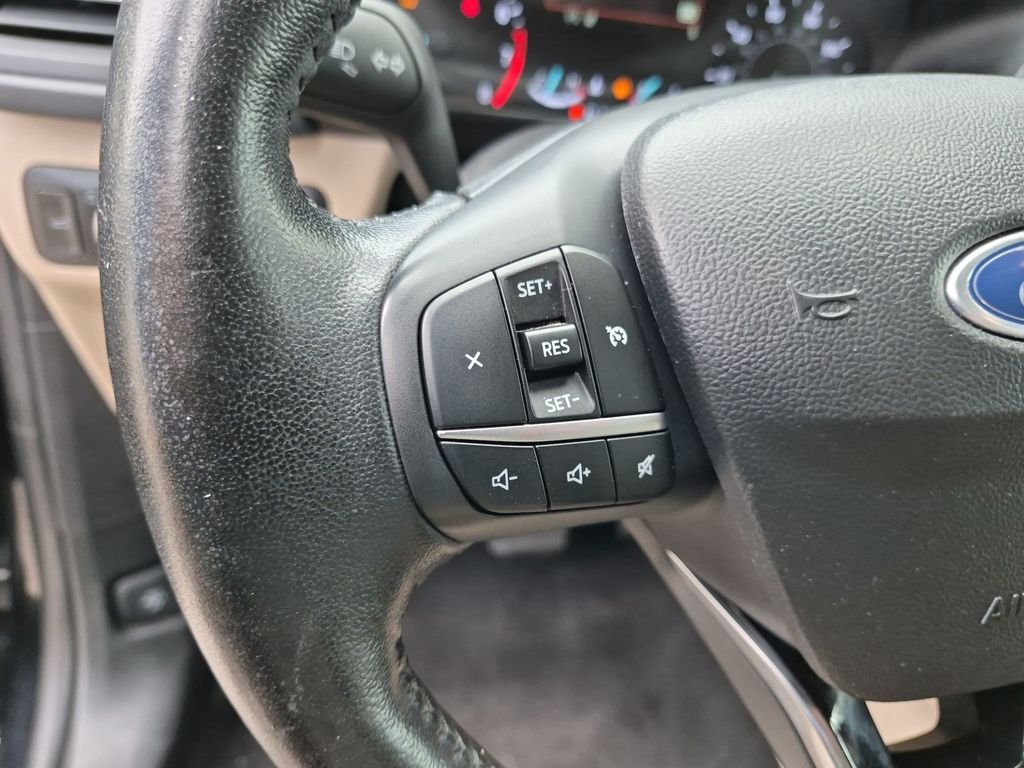 Used 2020 Black Metallic Ford SEL image 18