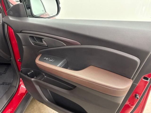 Used 2025 Red Honda EX-L image 25