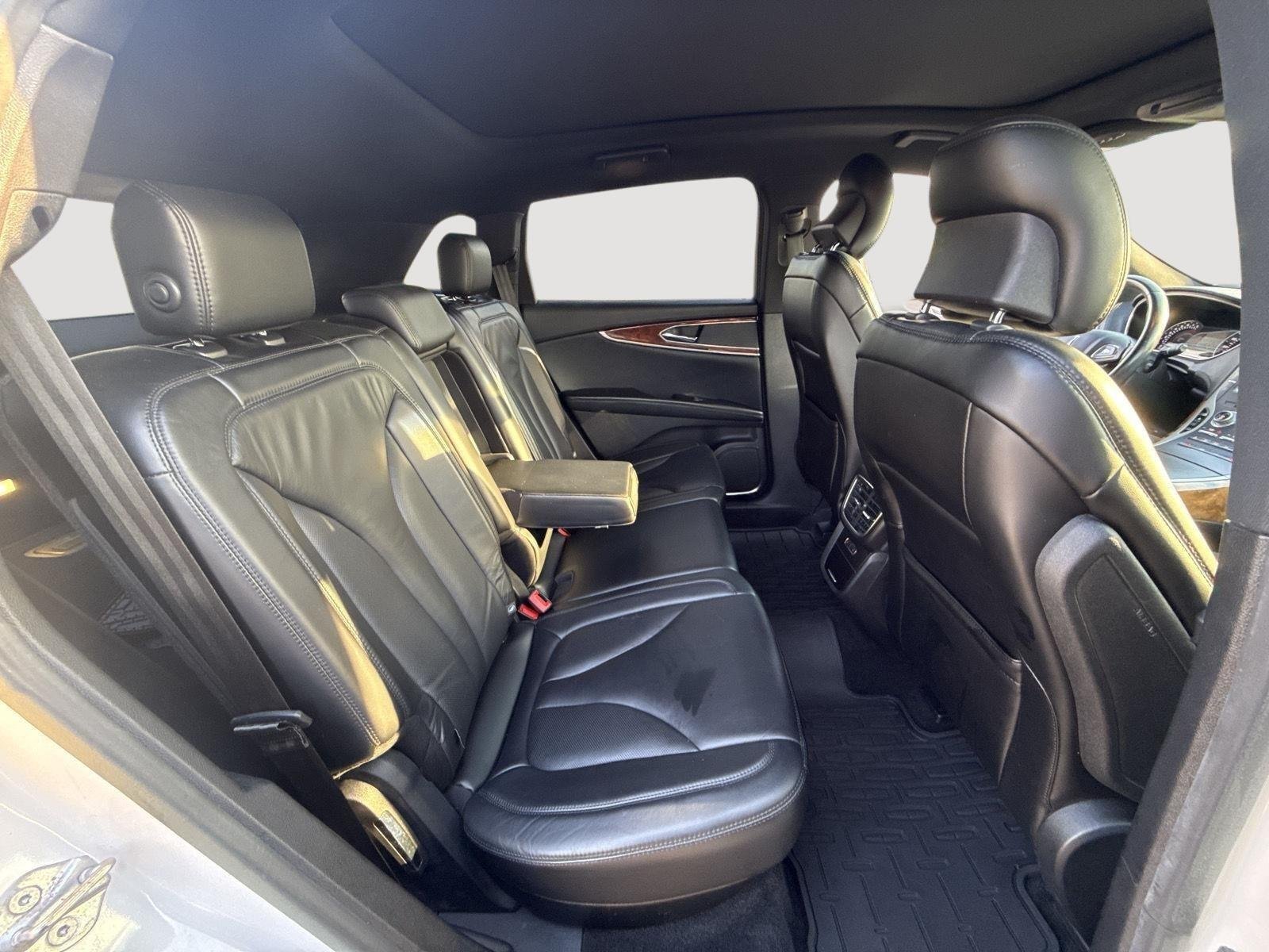 Used 2016 White Platinum Metallic Tri-Coat Lincoln Select image 5