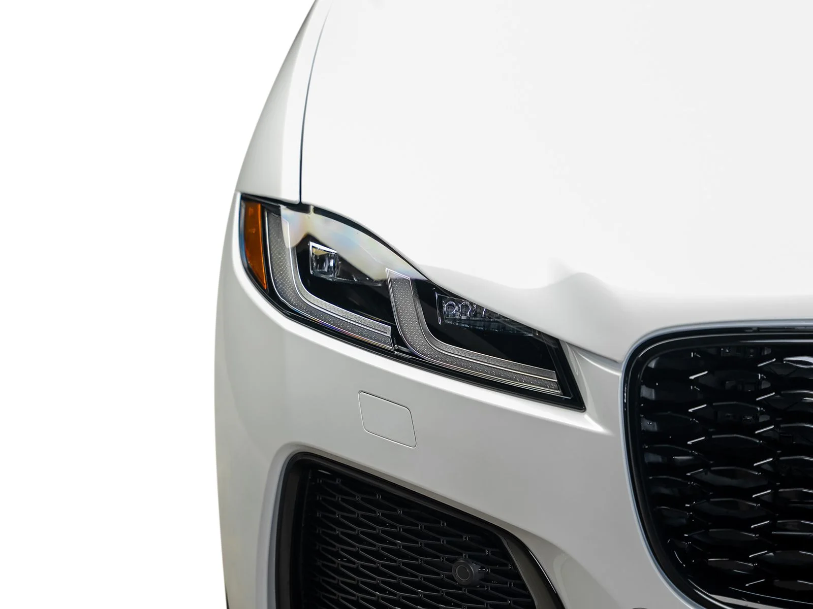 Used 2025 White Jaguar P250 R-Dynamic S image 9