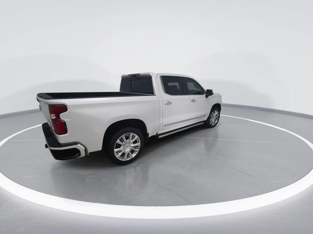 Used 2023 Beige Chevrolet High Country image 9