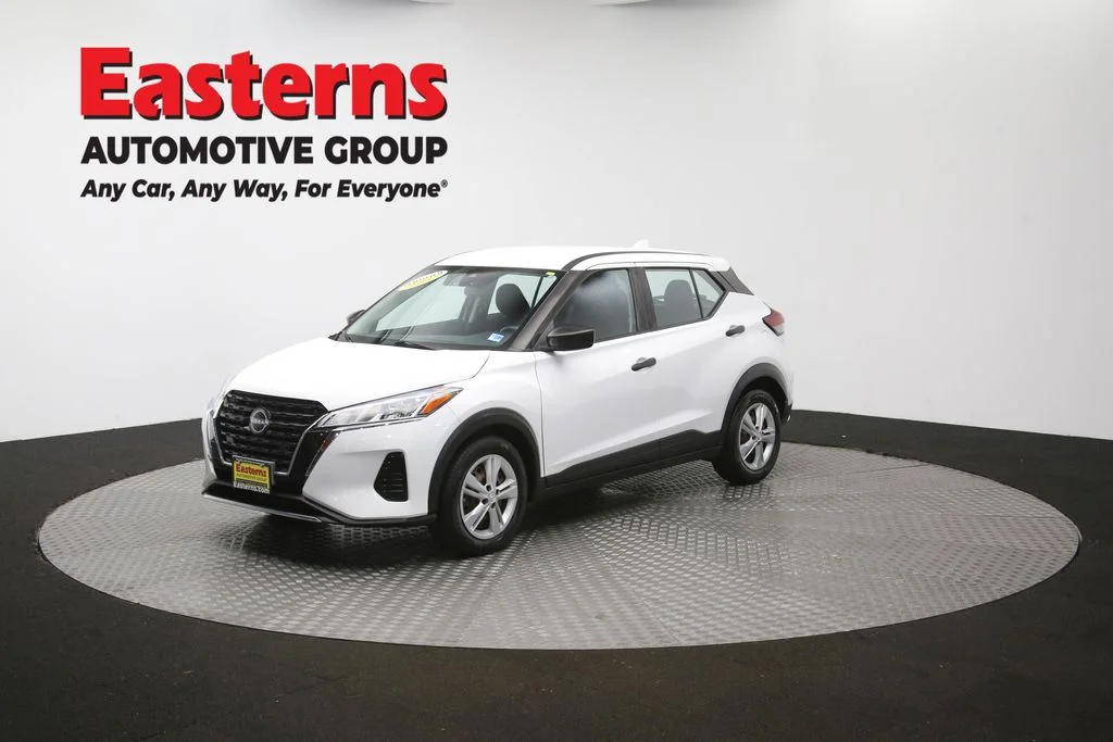 Used 2022 White Nissan S image 54