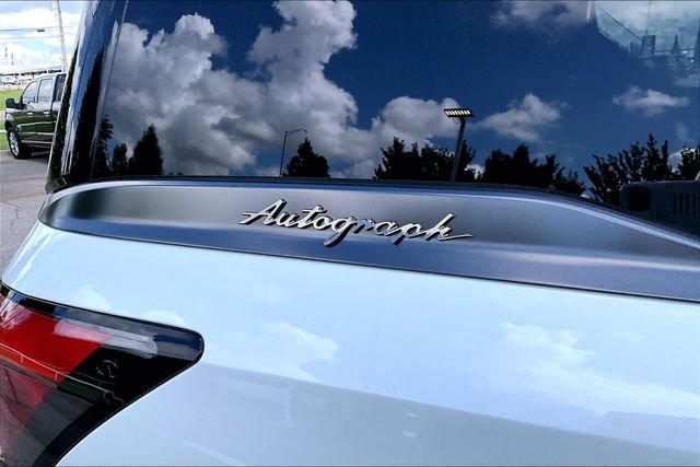 New 2027 2T RADIANT WHIT INFINITI AUTOGRAPH image 8