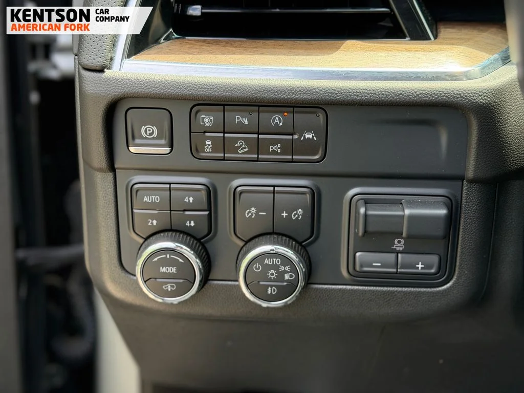 2025 Chevrolet Suburban High Country - Photo 17